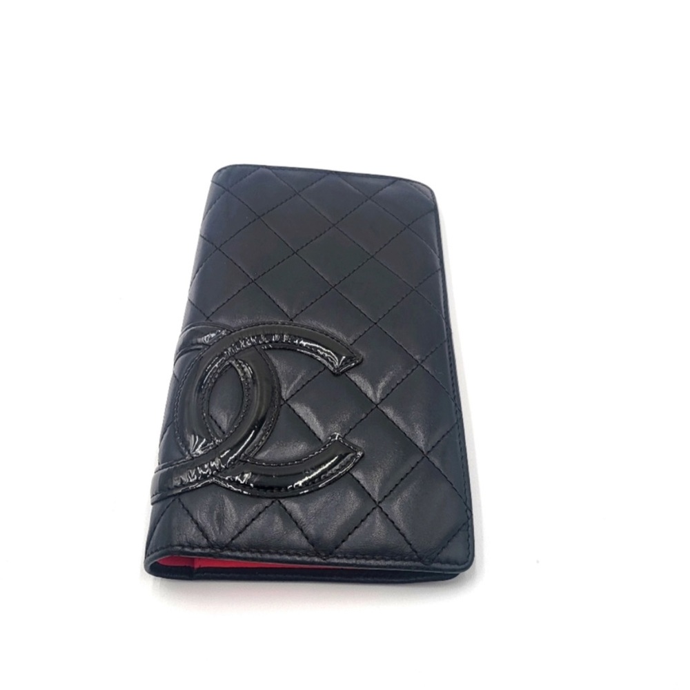 Chanel Wallet black and pink. Gorgeous.
